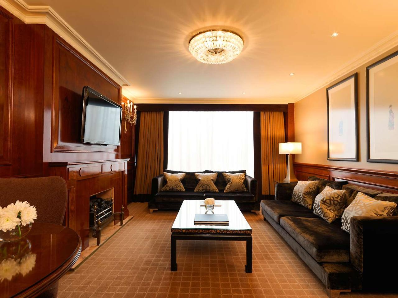 Radisson Blu Hotel, London Heathrow Hillingdon Exterior foto