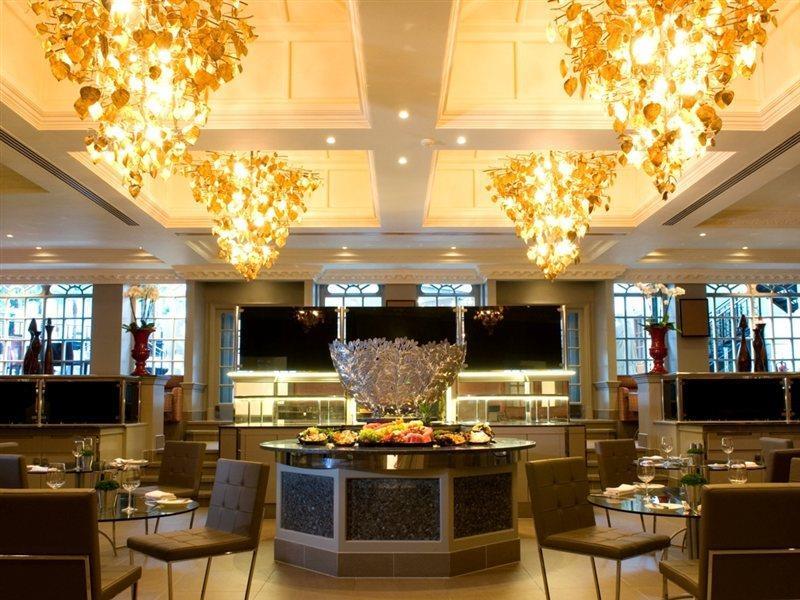 Radisson Blu Hotel, London Heathrow Hillingdon Exterior foto