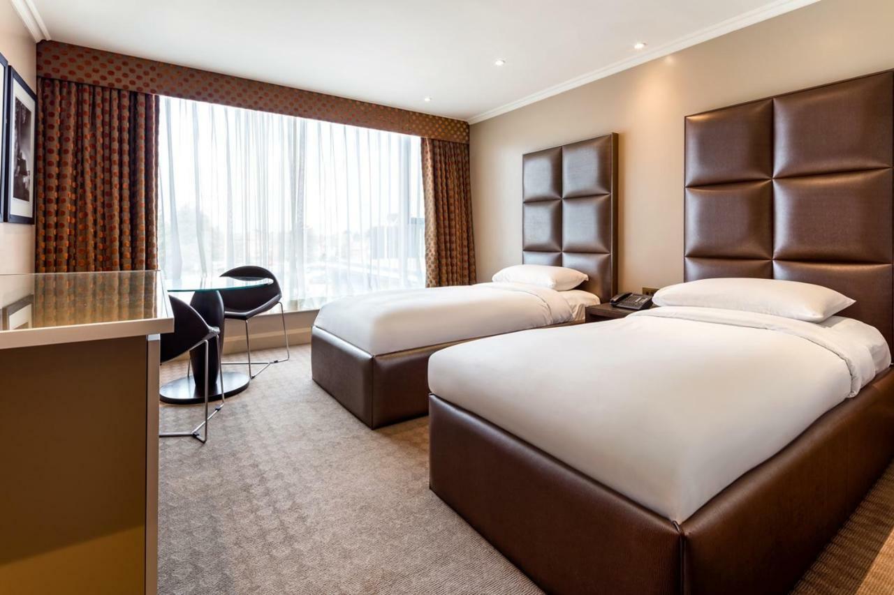 Radisson Blu Hotel, London Heathrow Hillingdon Exterior foto