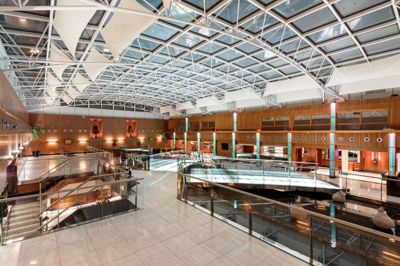 Radisson Blu Hotel, London Heathrow Hillingdon Exterior foto